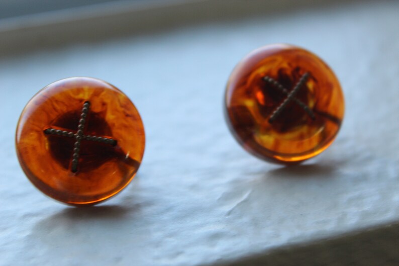 Vintage 1940s 50s Tortoise Brown Lucite brass button earrings Screw back pinup girl
