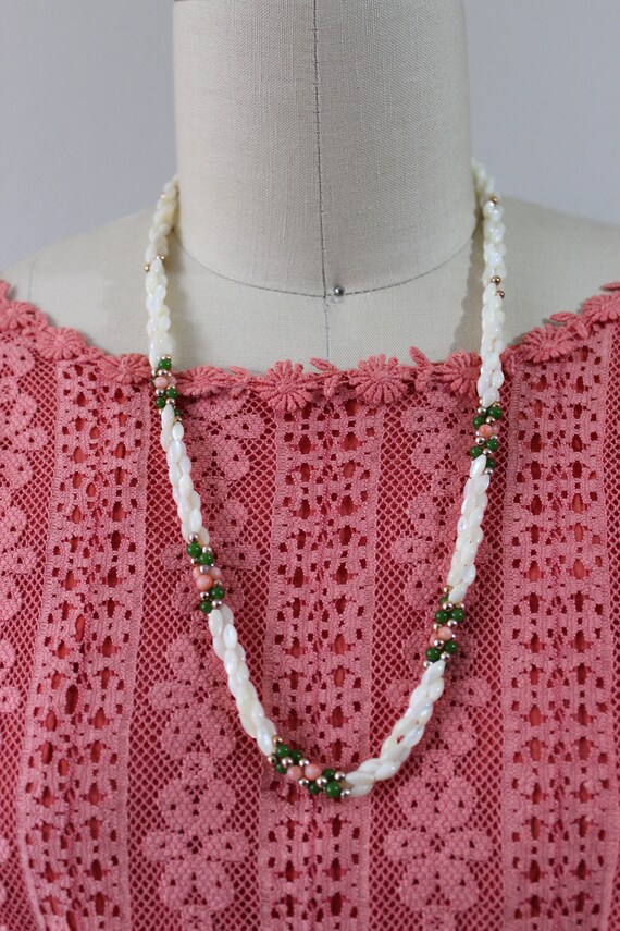 Collier Torsade Vintage En Petites Perles De Corail Blanc - Fermoir Or, Très Bon état - Modèle A14