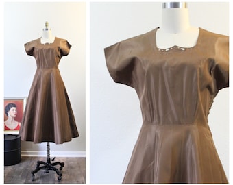 Vintage 1940s 50s Brown Taffeta sweetheart Rhinestone & Pearl Neckline Gored Skirt Dress  // Modern Size US 4 6 Small