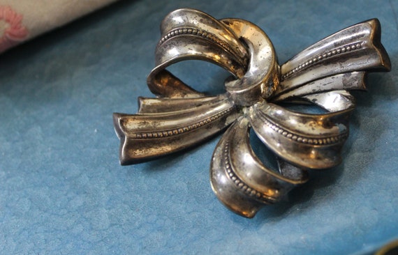 Vintage 1930s 40s Art Deco Bow Brooch Pin Marked … - image 2
