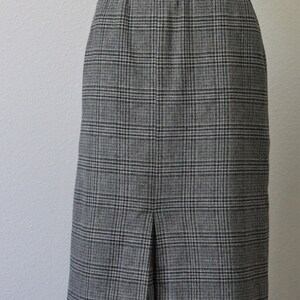 Vintage 70's 80s Black Gray Plaid wiggle Wool straight Skirt // Waist 28 to 29 inches // US 6 8 image 3