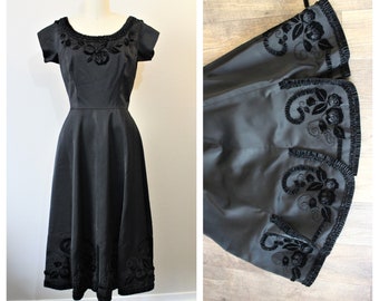 Vintag 1950s 50s Fancy Custom Black Velvet flowers thick Satin Evening Dress Scalloped Hem Event Evening // Modern Size 4 6 small