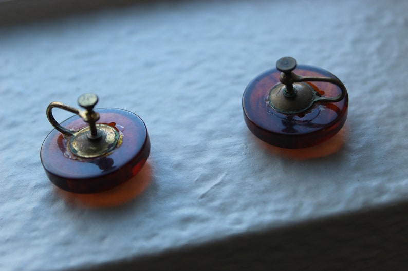 Vintage 1940s 50s Tortoise Brown Lucite brass button earrings Screw back pinup girl