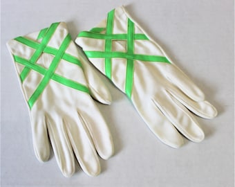 Vintage 60s 1960s Neon Green Dayglo Trim Cotton Gloves Ladies GLOVES / size 6 - 7