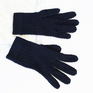 Vintage 40&#39;s 50&#39;s NAVY BLUE Short Wrist Hand CROCHET Crocheted Gloves Hand Vintage Gloves Ladies
