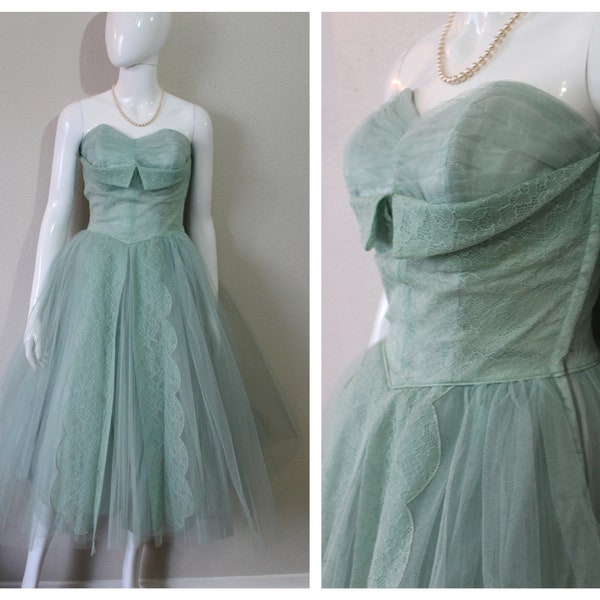 Vintage 1950s Prom Dress / Fancy Strapless Green Tulle Lace Cupcake Prom Event Dress formal gown // US 0 2 4 xs s waist 24/25