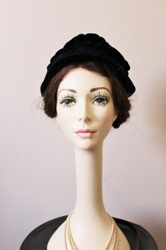 Vintage 1940s Stewards deep Blue Velvet Hat with … - image 5