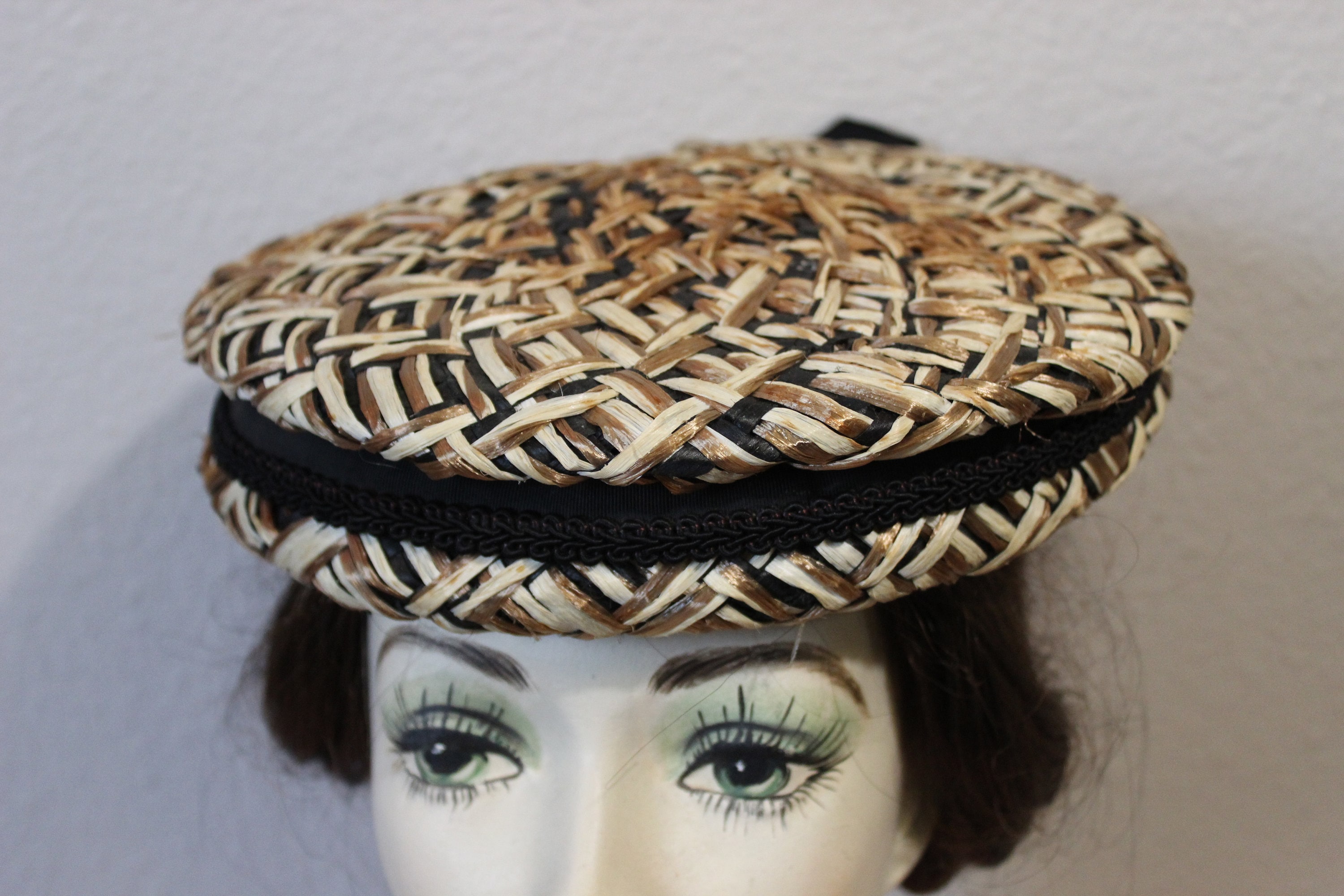 VTG Gene Doris Wool Pillbox Hat Veil Netting Brown Festival Size S 22 in Vintage 50s Gene Doris Pill Box Hat Size 22 Black Felt Mesh  main image 2
