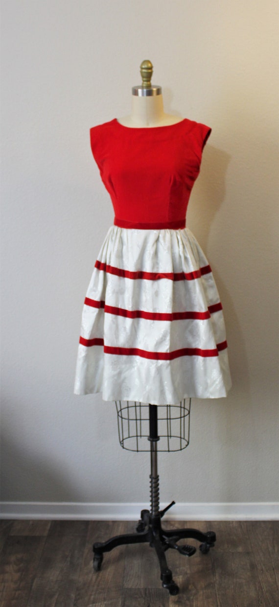 Vintage 1960s 60s Red Velvet White Damask Back Bo… - image 2