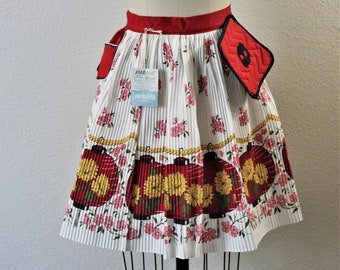 Vintage 50s New with Tag Novelty Print Chinese Lanterns Atomic Mid Century Housewife Bombshell Hostess Kitchen Serving Apron Kitschy