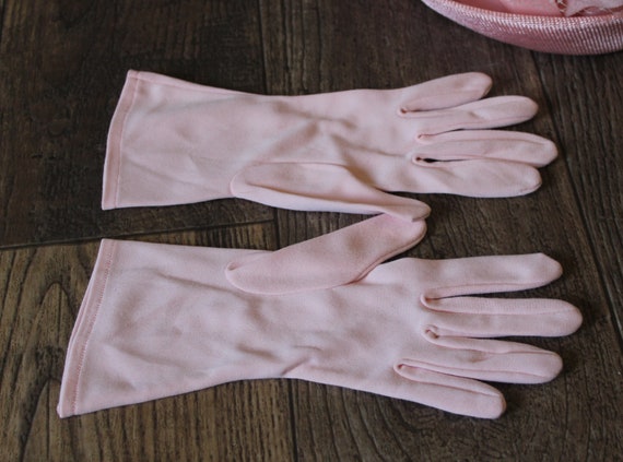 Vintage 50s 60s Pink Nylon Short Wrist Gloves Eas… - image 4