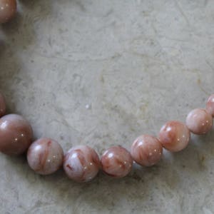 Vintage 50&#39;s 60&#39;s Brown Mauve Marbled Graduated Plastic Necklace lucite bakelite