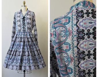 Vintage 1950s 60s Avalon Patio dress picnic corset Front Voile Paisley full skirt day dress /  US 4 6 small