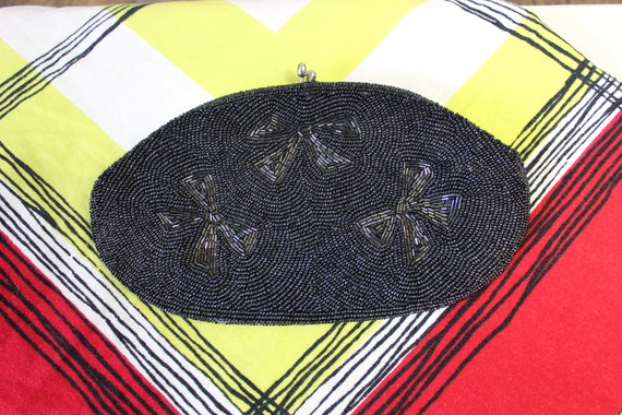 1950s Black Beaded Bow Clutch Purse / Seed and Bu… - image 1