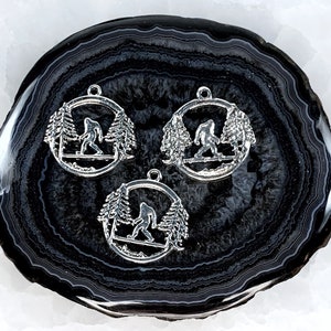 8 Bigfoot forest charms, 22x24mm mountain yeti jewelry, Sasquatch folklore crytid, Colorado souvenir gifts, jewelry supplies, set of 8