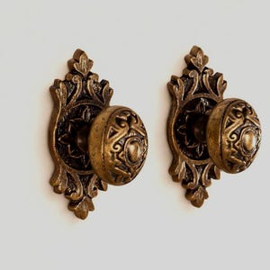 Antique Brass Oval Drawer Pull, Ornate Knob with Back Plate, Old World Door Handle, Cabinet Hardware