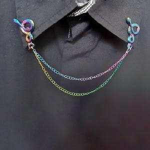 Schillernder Schlangen Kragen Pin mit Kette Herren Geschenkidee Unisex Clips Hemd Doppel Brosche Cobra Hemd Bar Accessoire für Ihn Python Boa