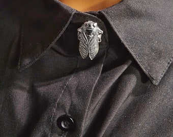 Small silver cicada button cover for shirt collar or fake cufflinks brooch