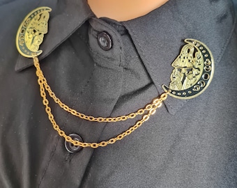 Gouden paddestoel kraag pin met ketting paddenstoel shirt Wicca sieraden heidense sieraden schimmels maanfase halve maan fairycore fee betoveren