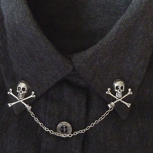 Skull collar pin with chain lapel pins for men crossbones accessories sweater guard clips pirate gift idea steampunk present punk goth style
