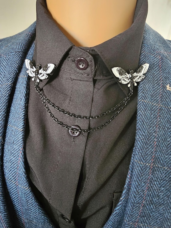 Black and white skull moth collar pin bug collar clips womens  deadhead moth brooch insect lapel pin with chain Halloween jewelry spooky