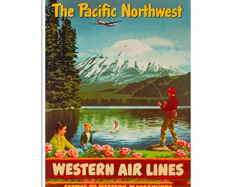 Puede incluir: Un cartel de viaje vintage que anuncia Western Air Lines con el texto "The Pacific Northwest" y "Western Air Lines Skyway to Western Playgrounds". El cartel presenta una vista panorámica de un lago de montaña con una montaña cubierta de nieve en el fondo. Un hombre está pescando en el lago, mientras que una mujer y un niño se sientan en la orilla.