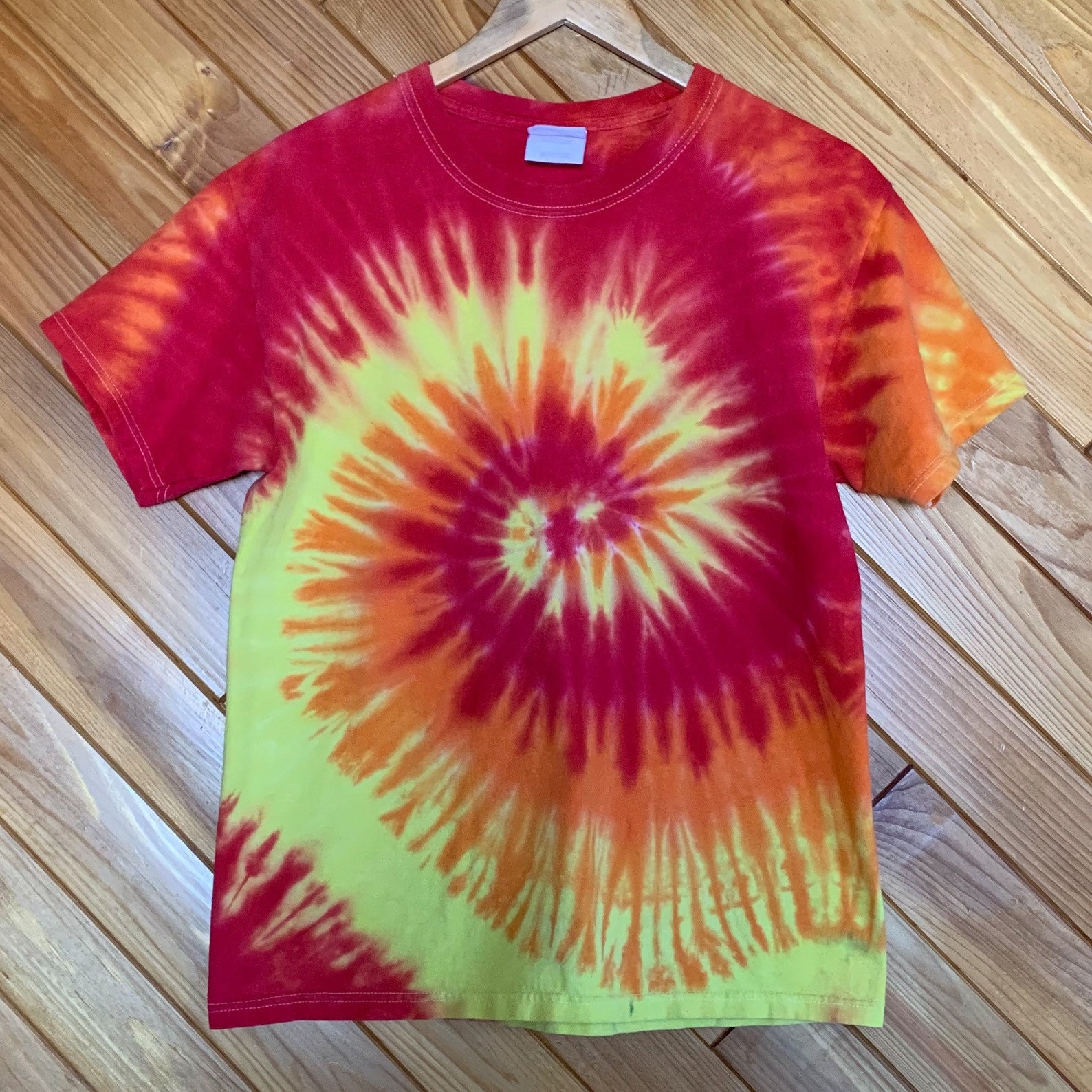 Vintage 90s/Y2K spiral tie-dye tee | Etsy