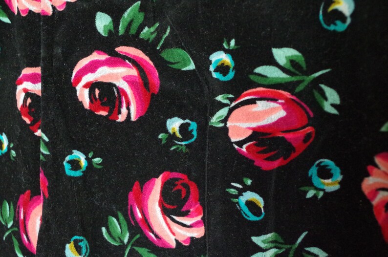 Velvet Floral High-Waisted Espirit Shorts