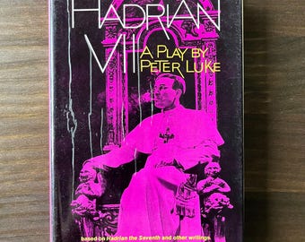 Adriano VII, estilo años 60, por Peter Luke.