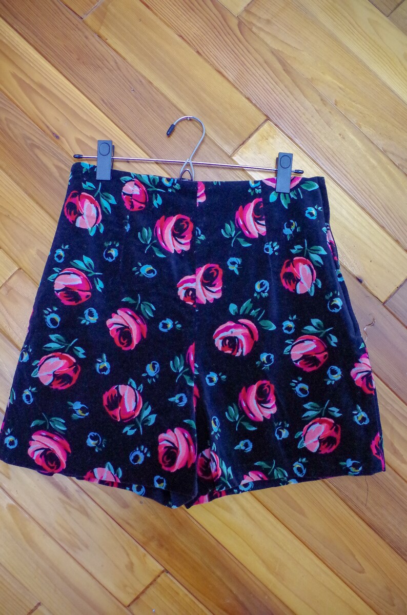 Velvet Floral High-Waisted Espirit Shorts
