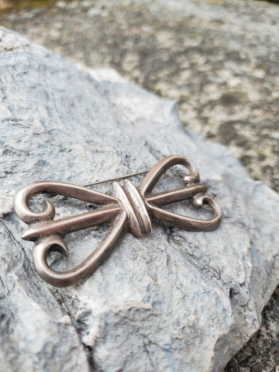 Vintage Navajo Sandcast Bow Pin