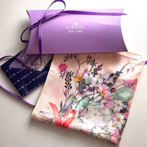 100% Mulberry Silk Scarf Twill Floral Pattern Hand-Rolled Hem 21&quot;x21&quot; Square for All Season Gift Packed (Wild Flower Bunch - Apricot)