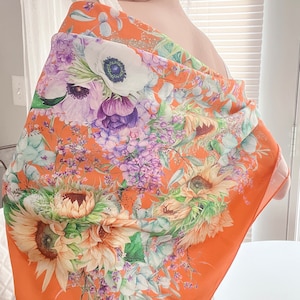 100% Maulbeerseide Schal Twill Blumenmuster Handgerollter Saum 35 &quot;x 35&quot; Quadratisch für alle Saison Geschenk verpackt (Sonnenblume Lavendel - Mandarine)