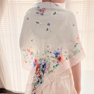 100% Maulbeerseide Schal Köper Blumenmuster handgerollter Saum 35 &quot;x 35&quot; quadratisch für alle Jahreszeiten Geschenk verpackt (Boho Meadow - Frühlingsgrün)