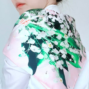 100% Mulberry Silk Scarf Twill Floral Pattern Hand-Rolled Hem 21&quot;x21&quot; Square for All Season Gift Packed (Valley Bouquet - Soft Pink)