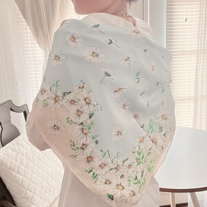 100% Mulberry Silk Scarf Twill Floral Pattern Hand-Rolled Hem 35&quot;x35&quot; Square for All Season Gift Packed (Daisy Garden - Blue)