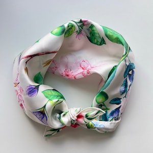 100% Mulberry Silk Scarf Twill Floral Pattern Hand-Rolled Hem 21&quot;x21&quot; Square for All Season Gift Packed (Lemon Tree Castle - Ivory)