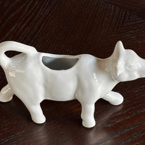 White Ceramic Cow Creamer Figural Cow Cream Pitcher, Farmhouse Country Cottage, Kitchen French White Cow Shape Pitcher
