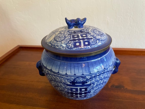 Blue & White Porcelain Rice Jar - Double Happiness Design Blue & White Porcelain Rice Jar - Double Happiness Design