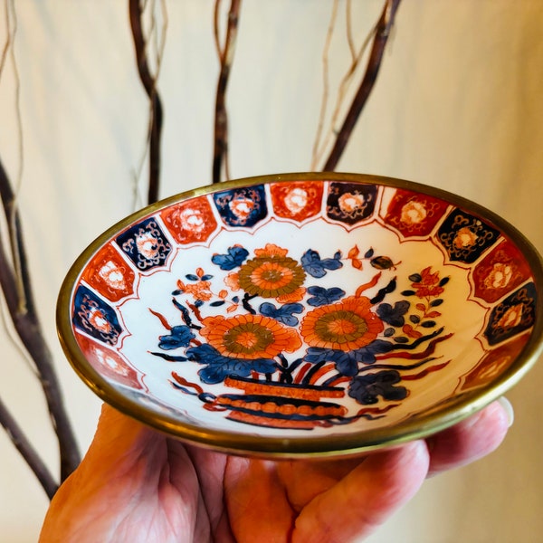 Small Imari Porcelainware Low Bowl, Vintage Brass Encased 5.75" Gilt Porcelain Ware, Brass  Hand Painted in Hong Kong 1960s