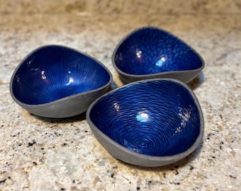 Simply Designz Blue Enamel Aluminum Bowls, Set of 3 Modern Organic Collection