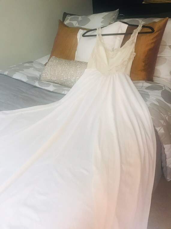 Whiite Olga Nightgown 9295 Vintage Olga Bodysilk L