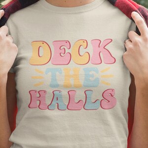 Deck the Hallen Weihnachten TShirt - Bella + Canvas - Größen S - 3XL