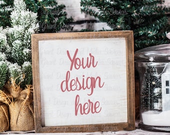 Boerderij Kerst Sign Mockup | Square Blank Wood Sign Mockup | Houten Frame Mockup | JPG Gestileerde Stockfoto's | Kerstbomen | Sneeuw