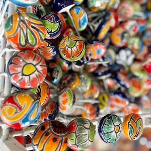 8 botões Talavera multicoloridos