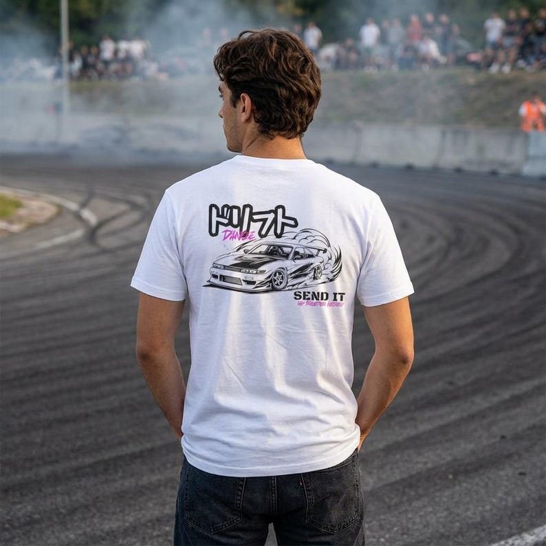 Camiseta con ilustración de coche de drifting / Gráfico "Send It Racing", estilo JDM imagen 2