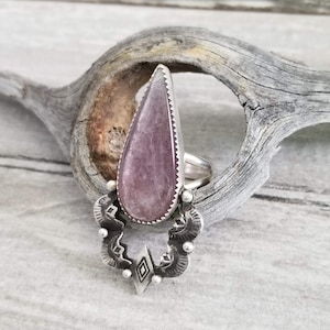 Anillo de lepidolita, anillo boho de plata de ley, grado de gema AA+ de lepidolita de mica, anillo de declaración de plata, anillo de declaración púrpura, joyería boho
