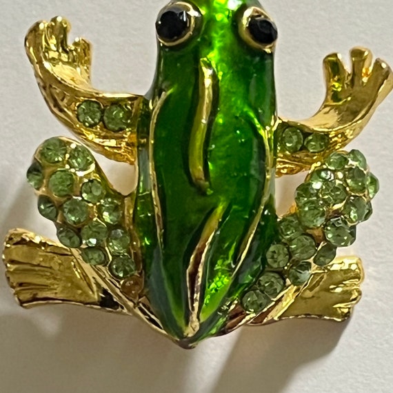 Adorable little vintage frog pin enamel & rhinest… - image 4