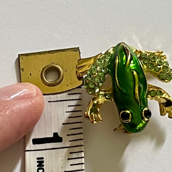 Adorable little vintage frog pin enamel & rhinest… - image 7