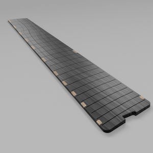 Puede incluir: Un diapasón de guitarra largo, estrecho, de madera negra y marrón con una forma ligeramente curvada.